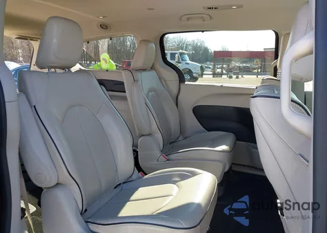 2018 Chrysler Pacifica Hybrid Limited z USA, uszkodzony, nr VIN 2C4RC1N70JR365814